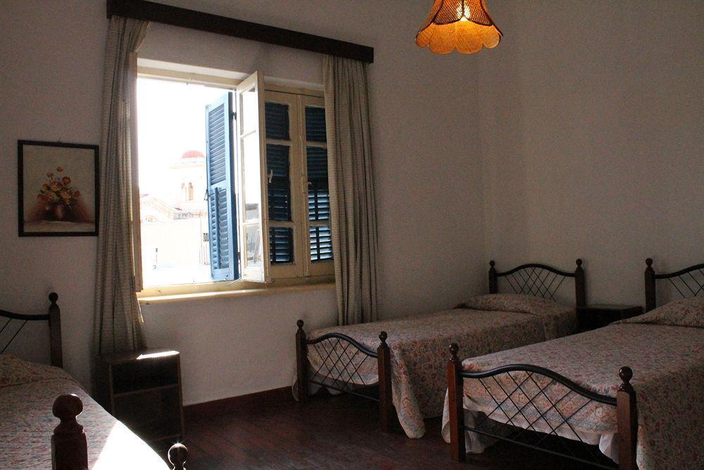 Trianon Hostel Paphos Ngoại thất bức ảnh