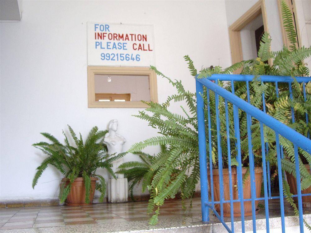 Trianon Hostel Paphos Ngoại thất bức ảnh