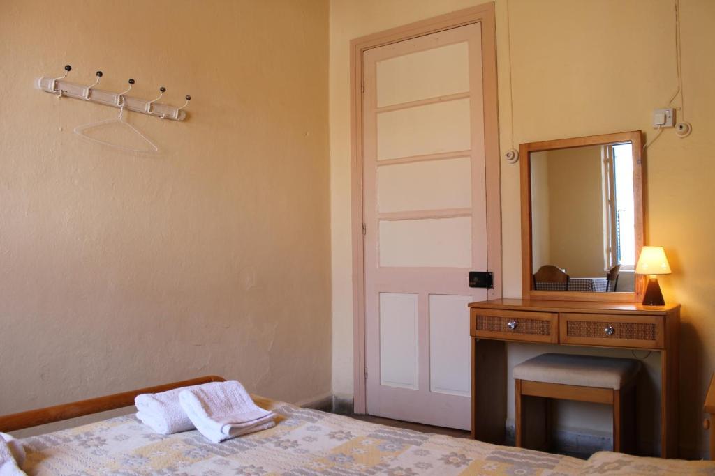 Trianon Hostel Paphos Ngoại thất bức ảnh