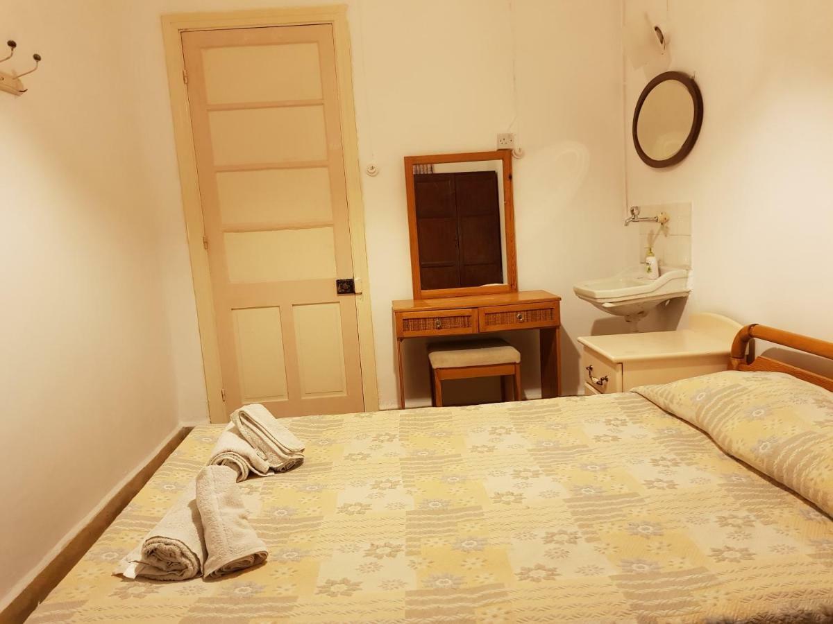 Trianon Hostel Paphos Ngoại thất bức ảnh