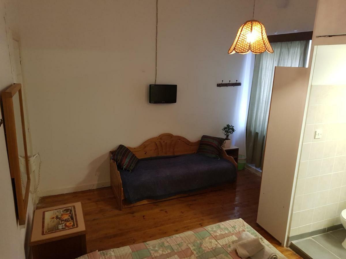 Trianon Hostel Paphos Ngoại thất bức ảnh