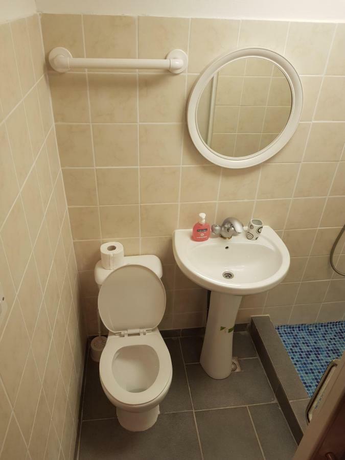 Trianon Hostel Paphos Ngoại thất bức ảnh