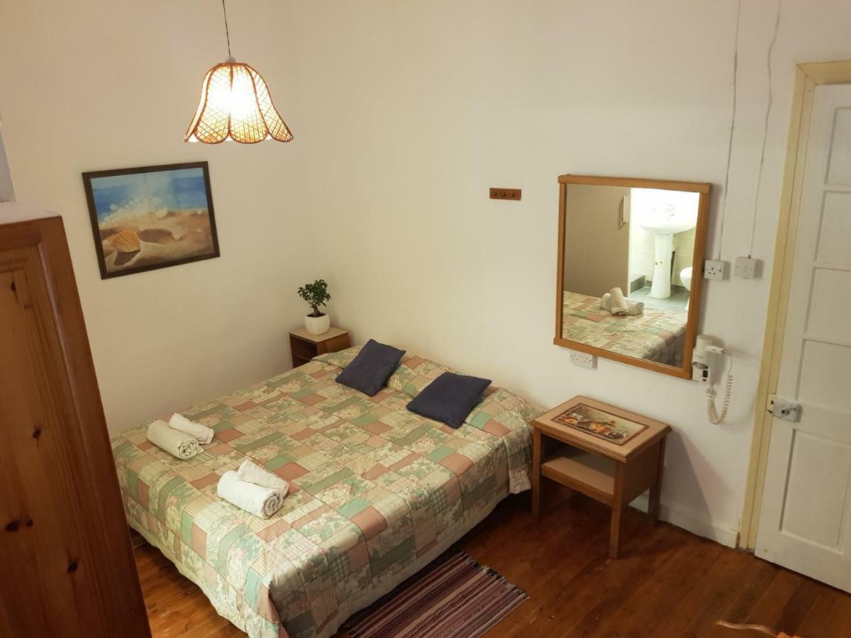 Trianon Hostel Paphos Ngoại thất bức ảnh